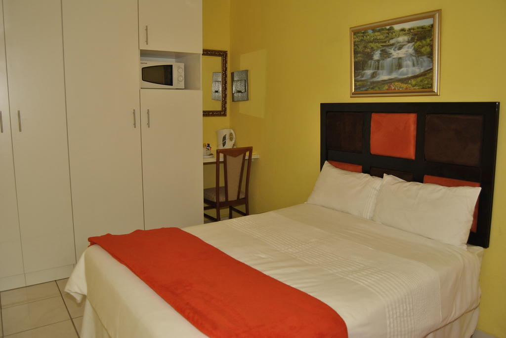 Ethen Guesthouse Polokwane Ruang foto