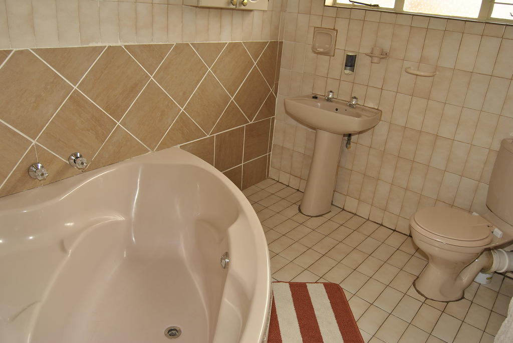 Ethen Guesthouse Polokwane Ruang foto
